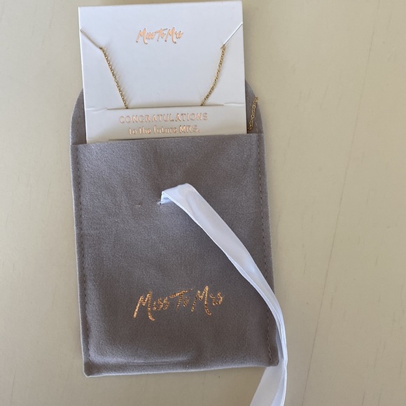 Miss to Mrs box goodies - Picture 4 of 9